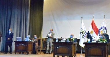 رئيس جامعة بنى سويف يستقبل لجنة "التعليم العالى" و"الاتصالات"