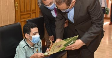 محافظ الشرقية يُكرم أوائل شهادات الثانوية والفنية والأزهرية والإعدادية 