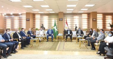 محافظ الشرقية يلتقى أعضاء مجلس الشيوخ لتهنئتهم بنجاحهم فى الانتخابات
