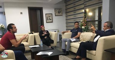 اجتماع حسام البدرى مع اللجنة الخماسية لمناقشة برنامج الإعداد لمباراتىّ توجو.. صور