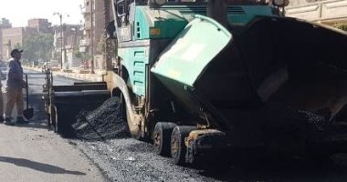 محافـظ المنوفية يتابع أعمال رصف الطرق بمنوف بتكلفة 44 مليون جنيه.. صور