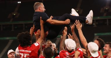 فيفا يحتفل بتتويج فليك بـ5 بطولات خلال 106 أيام مع بايرن ميونخ