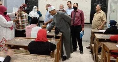 رئيس المنطقة الأزهرية بالإسكندرية يتفقد فصول محو الأمية