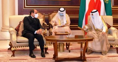 السيسي يلتقي نواف الأحمد ويشيد بمواقف أمير الكويت الراحل