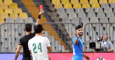 طرد فرجانى ساسى أمام المصرى بعد تطاوله على الحكم أمين عمر.. فيديو