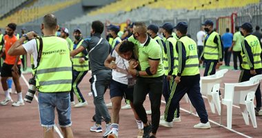 اعتداء لاعبى المصرى البورسعيدى على "المصورين" بعد لقاء الزمالك بالدورى