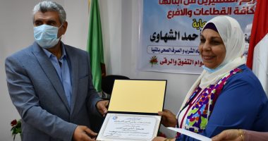 رئيس شركة مياه المنيا يكرم الأمهات المثاليات فى الشركة