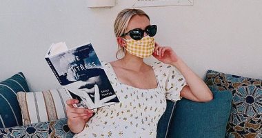 نصائح ايما روبرتس لمتابعيها فى زمن كورونا: ارتدى كمامة وإقرئى كتاب.. صورة