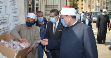وزير الأوقاف ومحافظ الغربية يشهدان توزيع 4 أطنان لحوم أضاحى بالمحافظة.. صور