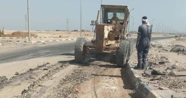 رصف طرق وتركيب بلدورات بمنطقة النجدة فى الغردقة.. صور