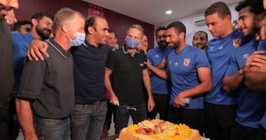 الأهلي يكرّم مساعدي فايلر بعد التعاقد مع موسيماني