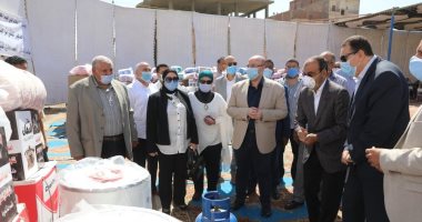 محافظ بنى سويف يسلم أجهزة عرائس ومساعدات مادية لـ 50 عروس من الأيتام 