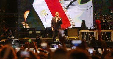 هشام عباس: مصر حاليا عايشة انتصارات كتير.. ومحمد فؤاد: مش هانرجع للوراء 