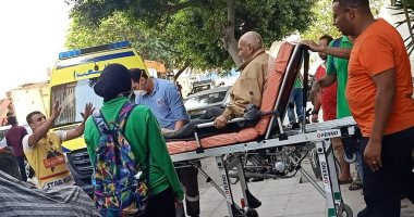فريق أطفال وكبار بلا مأوى ينقذ مسن من الشارع وينقله لمستشفى الدمرداش.. صور