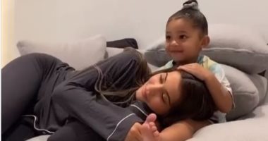 لا تخافى يا أمى.. فيديو لابنة كايلى جينر تحتضنها فيه يحقق 25 مليون مشاهدة