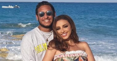 أنغام تحتفل بعيد ميلاد ابنها عمر بمجموعة صور أمام البحر