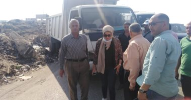 نائب محافظ القليوبية تضبط سيارة تلقي المخلفات على نزلة الدائري بقليوب
