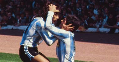 مارادونا يحتفل بعيد ميلاد صديقه دانيال فالنسيا بصورة من الذكريات