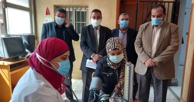 15 عيادة بجامعة بنها تجرى الكشف الطبى على الطلاب الجدد.. صور