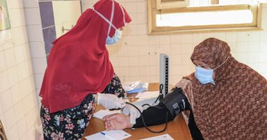 قافلة جامعة طنطا الطبية توقع الكشف على 610 من أهالى شبراقاص بالسنطة