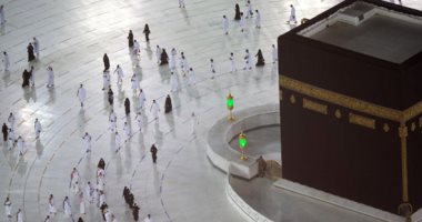 رئاسة شئون الحرمين تخصص 5 مكانس ذكية لتنظيف سطح الكعبة المشرفة