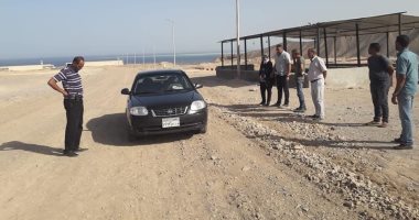 مجلس مدينة سفاجا يستجيب للمواطنين بتوسعة طريق المقابر.. صور
