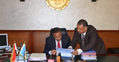 محافظ مطروح يعتمد نتيجة الدورة الإمتحانية الأولى لمحو الأمية وتعليم الكبار