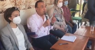 محافظ الإسكندرية يلتقى أهالى الكيلو 26 للاستماع لشكواهم الخاصة بالخدمات.. فيديو