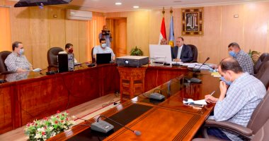 محافظ أسيوط يستعرض موقف المشروعات أمام رئيس الوزراء عبر الفيديو كونفرانس