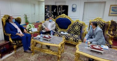 محافظ البحيرة يستقبل متدربى البرنامج الرئاسى للتأهيل للقيادة (صور)