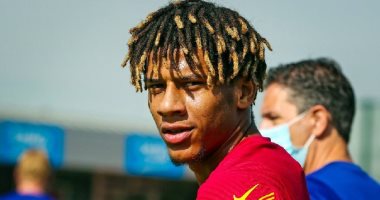 برشلونة يعلن رسميا رحيل مدافعه إلى نيس الفرنسي