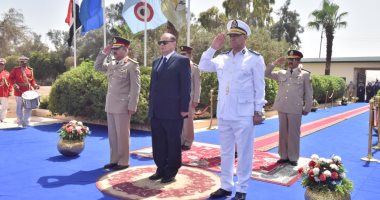 محافظ أسيوط يضع إكليل الزهور على قبر الجندى المجهول بمناسبة ذكرى نصر أكتوبر