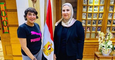 منة عبد العزيز "فتاة تيك توك" فى صورة مع وزيرة التضامن: بشكرك على وقفتك جنبى
