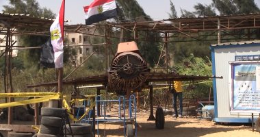 شباب يحولون الخردة لطائرة.. احتفالا بنصر أكتوبر (فيديو)