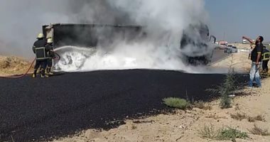 السيطرة على حريق بسيارة أسفلت بالعاشر من رمضان.. صور