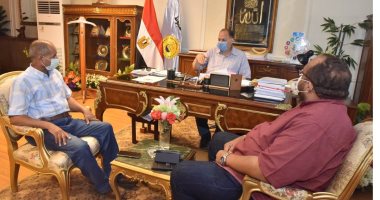 محافظ أسيوط يعلن وضع خطة زمنية لتشغيل مشروعات الصرف الصحى المنتهية