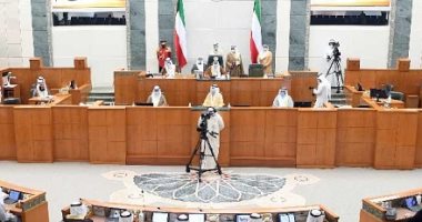 أمير الكويت يقبل استقالة الحكومة.. يطلب من رئيس الوزراء تصريف العاجل من الأعمال لحين تشكيل حكومة جديدة.. والاستقالة جاءت بسبب استجوابات برلمانية واعتراض مجلس النواب على بعض الوزراء