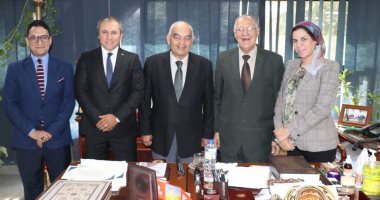 رئيس قضايا الدولة يكرم مجلس إدارة صندوق مواجهة كورونا بالهيئة 