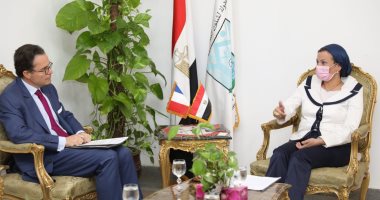 وزيرة البيئة تبحث مع السفير الفرنسى فرص القطاع الخاص للاستثمار البيئى