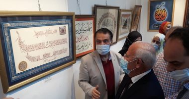 محافظ بورسعيد يفتتح معرض فن الخط العربي للفنان مصطفى خضير.. صور