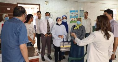 نائب محافظ الجيزة تتفقد أعمال التصالح بمخالفات البناء بمشاركة شباب البرنامج الرئاسى