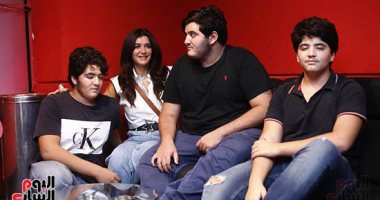 أبناء غادة عادل يرافقون والدتهم فى العرض الخاص لفيلم "الخطة العايمة"