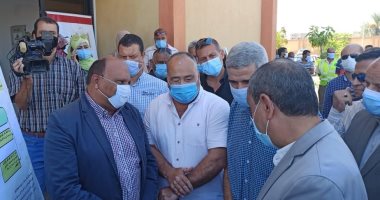 محافظ الإسماعيلية يتفقد التشغيل التجريبى محطة مياه الشرب بالمستقبل (صور)
