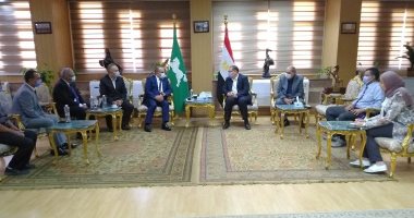 محافظ الشرقية يجتمع برئيس شركة غاز القاهرة لتوصيل الخدمة لأكبر عدد من العملاء