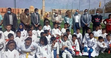 محافظ جنوب سيناء يفتتح ملعب نجيل صناعى بمركز شباب الساحل في طور سيناء.. صور