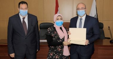 محافظ بنى سويف يُكرًم الحاصلين على دورة المعهد القومى للاتصالات
