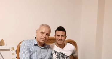 رئيس الإنتاج الحربي يزور محمد شوقي غريب بمنزله بعد جراحة الرباط الصليبي
