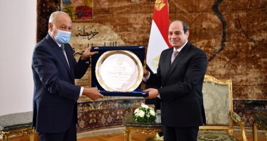 متحدث الرئاسة يكشف لـ"اليوم السابع" حيثيات منح السيسى درع العمل التنموى العربى.. بسام راضى: التجربة المتميزة للرئيس فى قيادة عملية تنموية بمصر وسط ظروف صعبة منذ 2014.. والعمل على إصلاح الأوضاع بشكل جذرى الأبرز