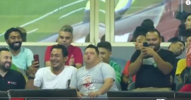شاهد كيف مازح كهربا "أمح" فى مباراة الأهلى وإنبي