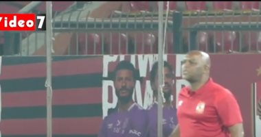 موسيمانى "يعنف" لاعبي الأهلى في مباراة إنبي.. فيديو
